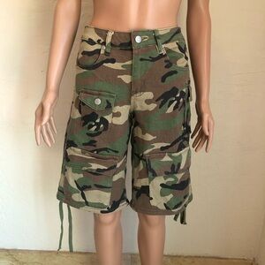 Steve Madden Madden-Girl Olive Green Camouflage￼ Denim Shorts Women’s Size 1(XS)